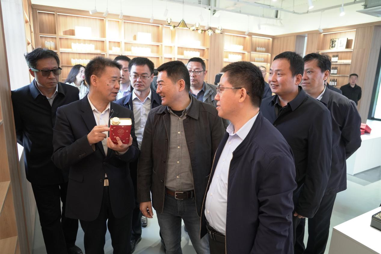 中林集团党委委员、副总经理李留彬到91111威斯尼斯人考察：聚焦油茶产业一二三产融合发展